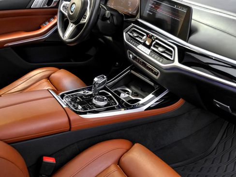 Used 2021 BMW X7 xDrive40i w/ M Sport Package image 22