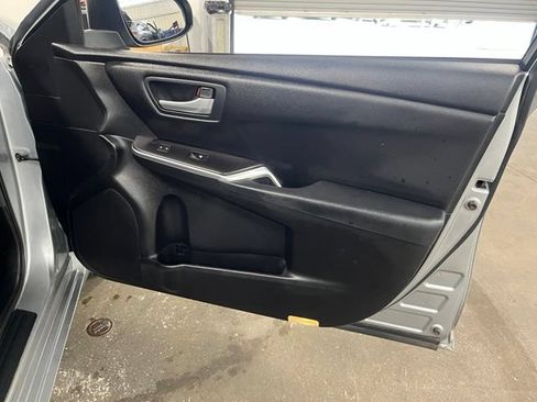 Used 2017 Toyota Camry SE FWD image 13