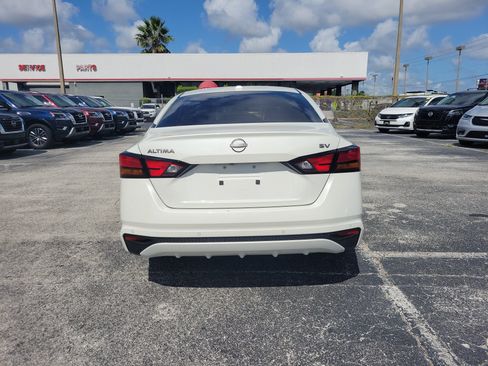 Certified 2024 Nissan Altima 2.5 SV FWD image 8