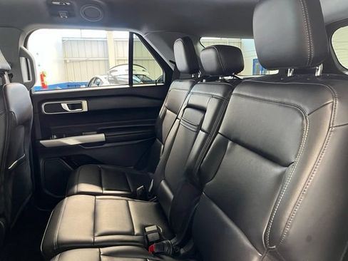 Used 2023 Ford Explorer XLT w/ Equipment Group 202A AWD/4WD image 18