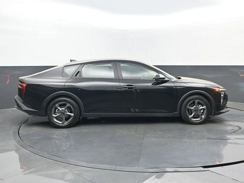 Used 2025 Kia K4 LXS image 2