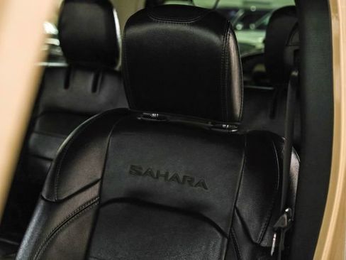 Used 2022 Jeep Wrangler Unlimited Sahara AWD/4WD image 27