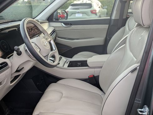 Used 2024 Hyundai Palisade Calligraphy image 16