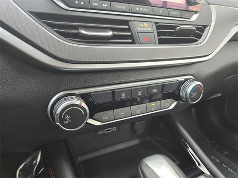 Used 2025 Nissan Altima 2.5 SR image 18