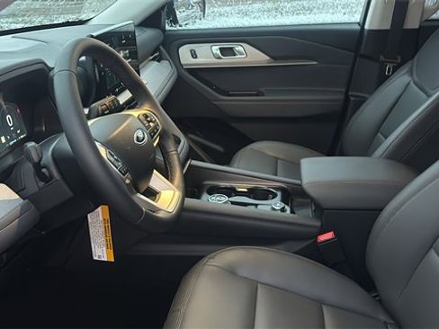 New 2025 Ford Explorer Active w/ Active Comfort Package image 22