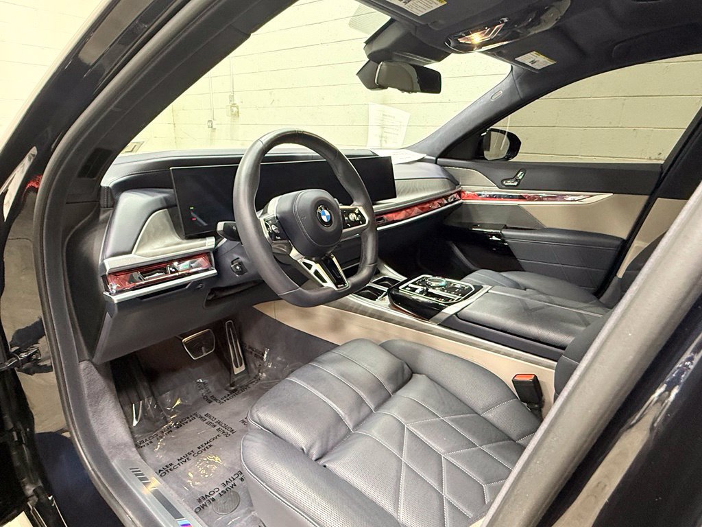 Used 2025 BMW 760i xDrive AWD/4WD image 27