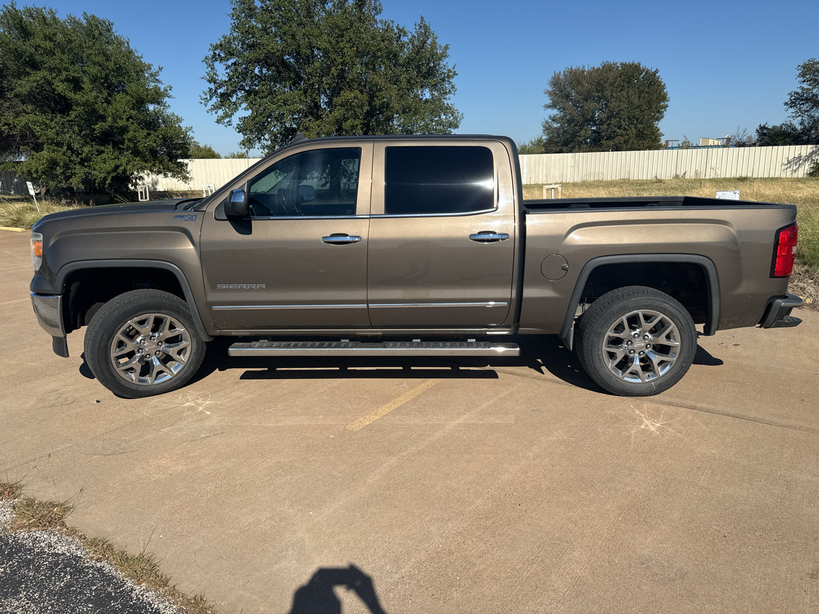 Used 2014 GMC Sierra 1500 SLT w/ SLT Crew Cab Value Package AWD/4WD image 3