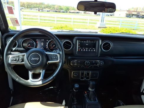 Used 2018 Jeep Wrangler Unlimited Sahara w/ Dual Top Group AWD/4WD image 16
