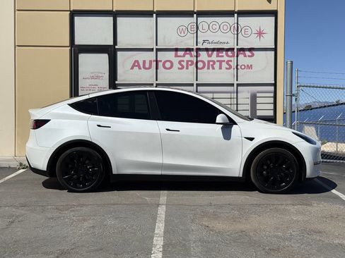 Used 2020 Tesla Model Y Long Range image 6
