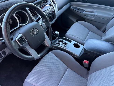 Used 2012 Toyota Tacoma PreRunner w/ SR5 Pkg RWD image 4