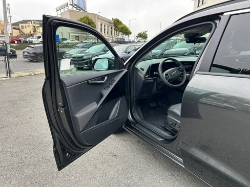 Used 2024 Kia Niro Wind FWD image 9