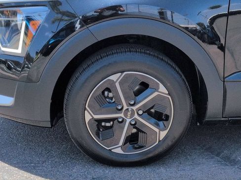 Used 2025 Kia Niro EX FWD image 34