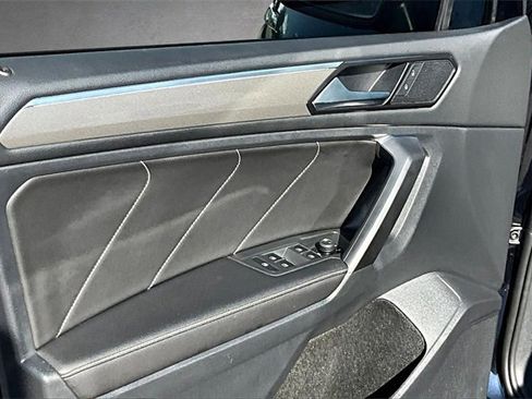 Used 2023 Volkswagen Tiguan SE R-Line image 17