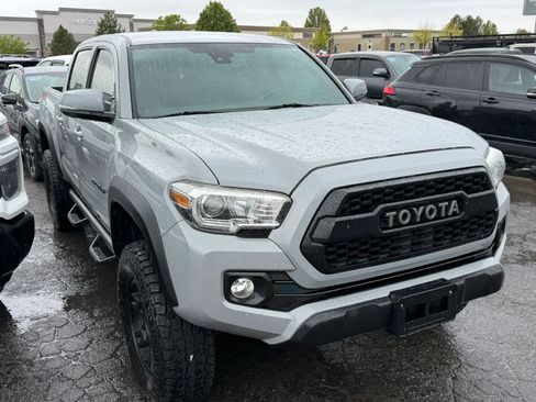 Used 2020 Toyota Tacoma TRD Off-Road w/ Technology Package AWD/4WD image 3