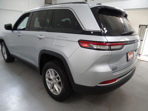 Certified 2023 Jeep Grand Cherokee Laredo X AWD/4WD image 20