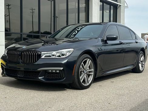 Used 2019 BMW 750i xDrive w/ Executive Package image 5