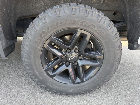 Used 2020 Chevrolet Silverado 1500 LT Trail Boss image 16