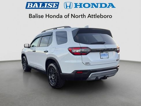 Certified 2024 Honda Pilot TrailSport image 3