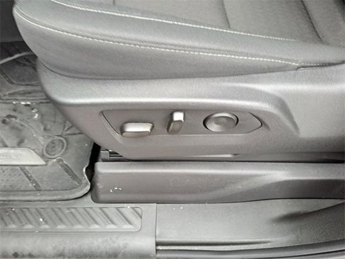 Used 2025 Chevrolet Silverado 1500 Custom image 18