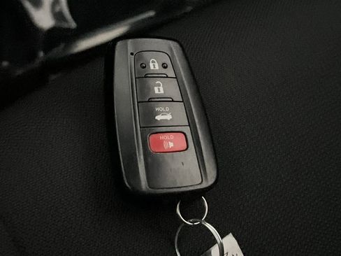 Used 2020 Toyota Corolla LE image 26