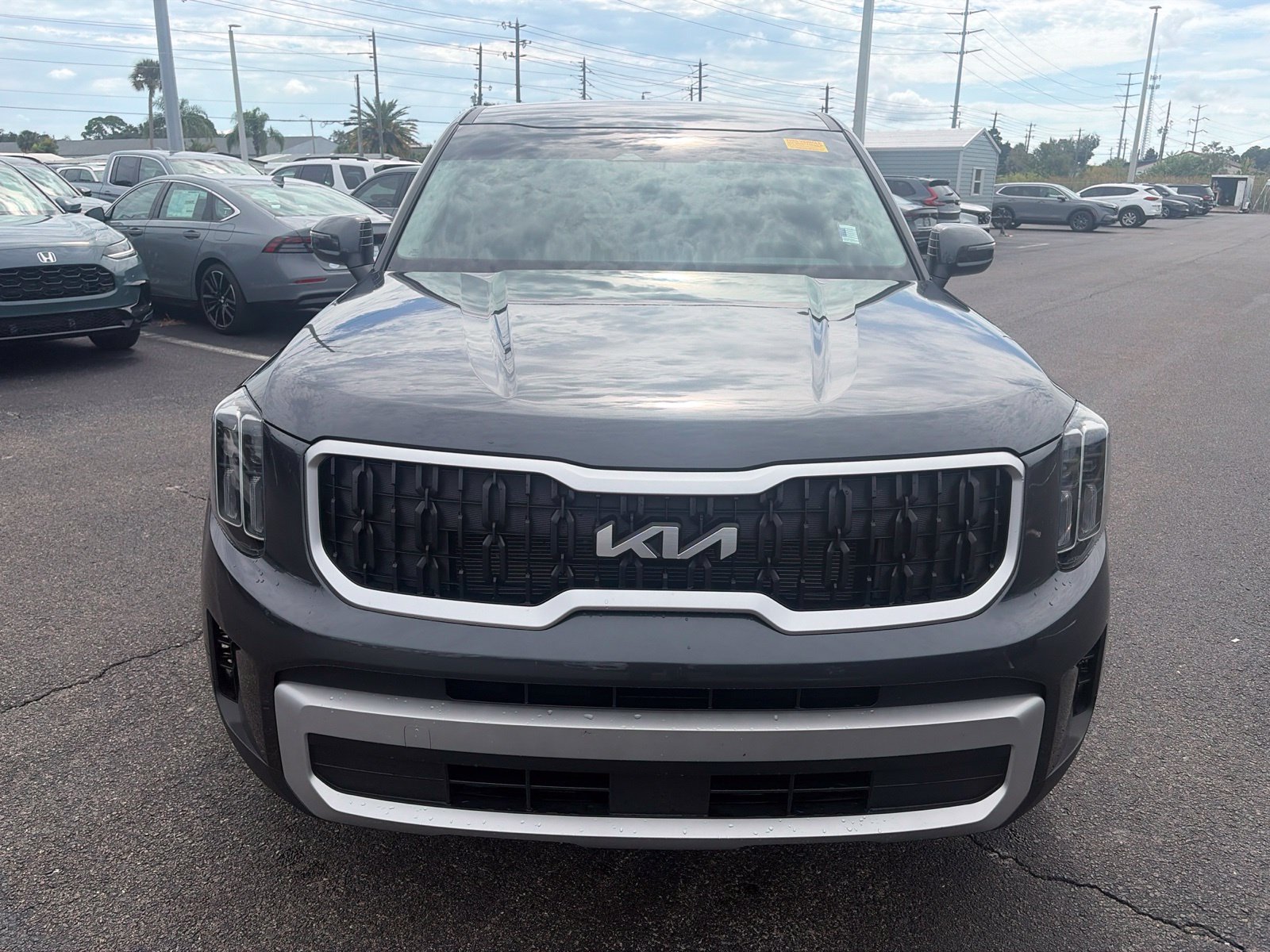 Used 2024 Kia Telluride LX FWD image 2
