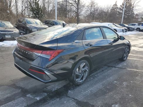 Used 2025 Hyundai Elantra SEL image 5