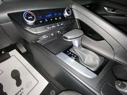 Used 2023 Hyundai Elantra SEL FWD image 19
