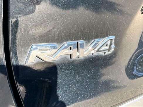 Used 2019 Toyota RAV4 LE w/ All Weather Liner Package FWD image 30