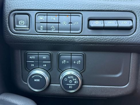 Used 2021 GMC Yukon Denali AWD/4WD image 25