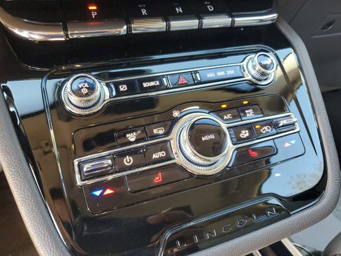 Used 2021 Lincoln Corsair Standard image 26