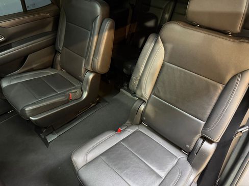 Used 2022 Chevrolet Tahoe LT w/ LT Signature Package image 41