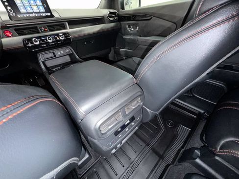 Used 2025 Honda Pilot TrailSport image 21