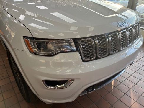 Used 2018 Jeep Grand Cherokee Overland image 2