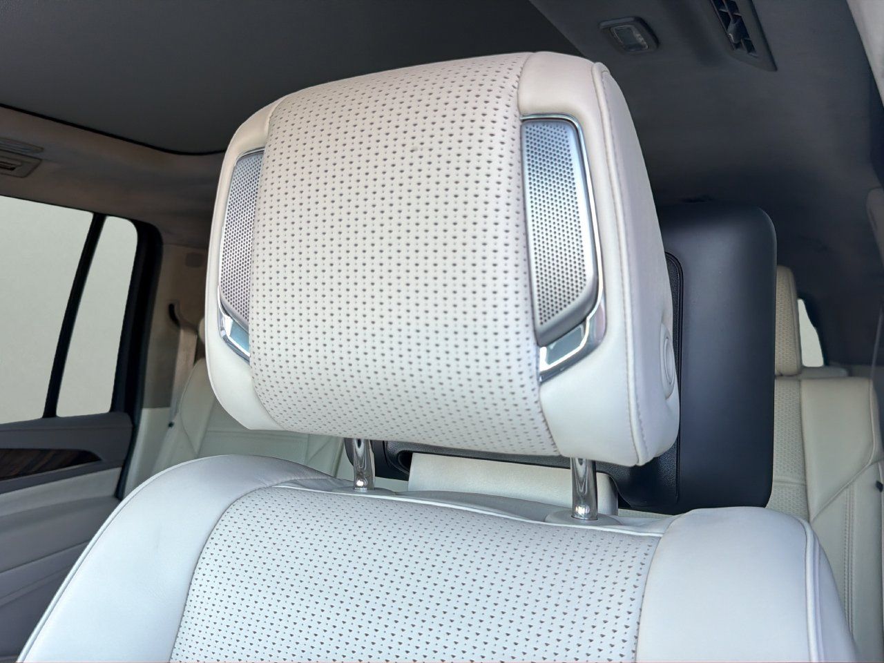 Used 2023 Cadillac Escalade ESV Premium Luxury Platinum AWD/4WD image 13