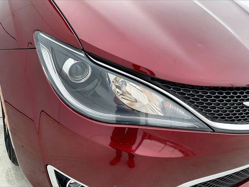 Used 2020 Chrysler Pacifica Touring-L w/ Premium Audio Group image 27