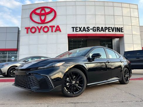 New 2026 Toyota Camry SE image 2