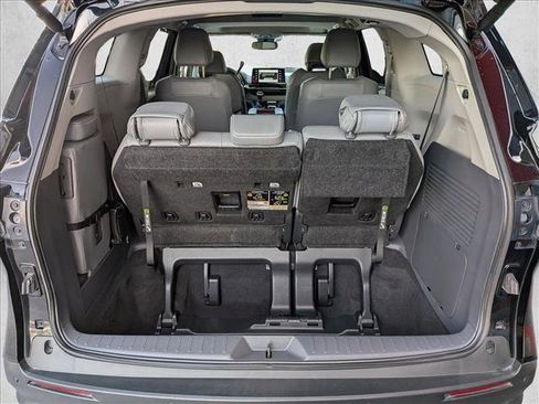 Used 2024 Toyota Sienna XLE FWD image 6