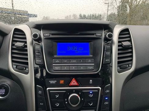 Used 2016 Hyundai Elantra GT w/ Option Group 02 image 15