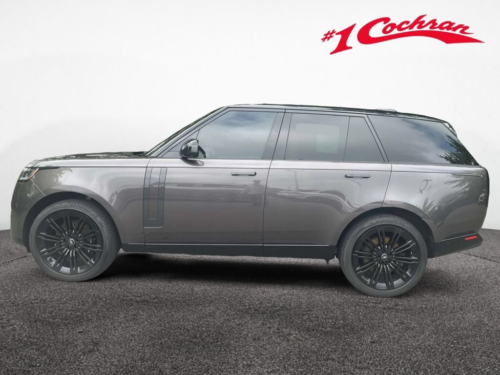 Used 2025 Land Rover Range Rover SE AWD/4WD image 10