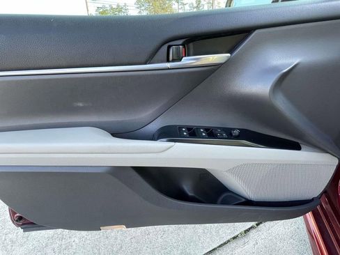 Used 2018 Toyota Camry SE w/ Convenience Package image 15