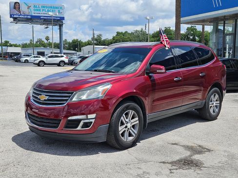 Used 2017 Chevrolet Traverse LT FWD image 3