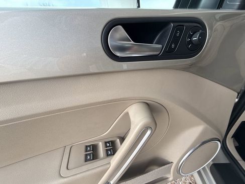 Used 2013 Volkswagen Beetle 2.5 image 20