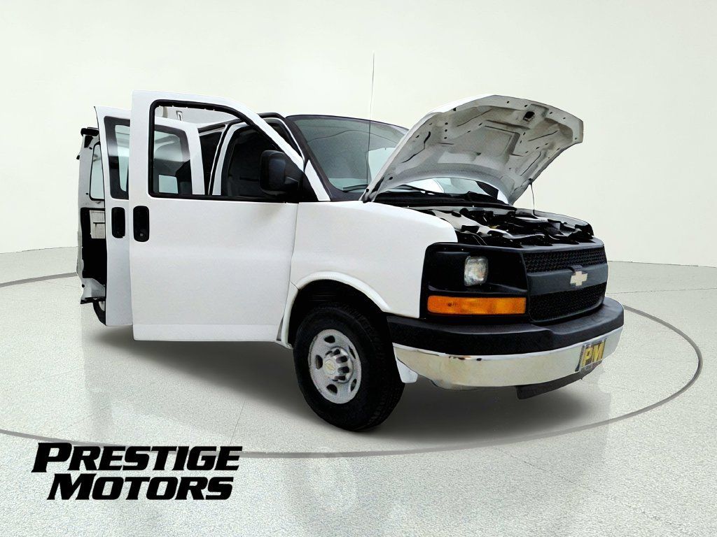 Used 2014 Chevrolet Express 2500 Extended RWD image 11
