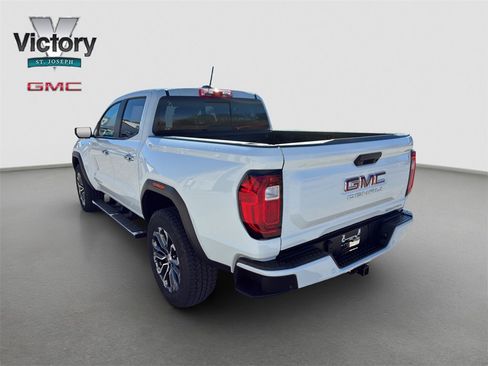 Used 2024 GMC Canyon Denali image 11