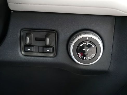 Used 2025 Lincoln Navigator Reserve image 27