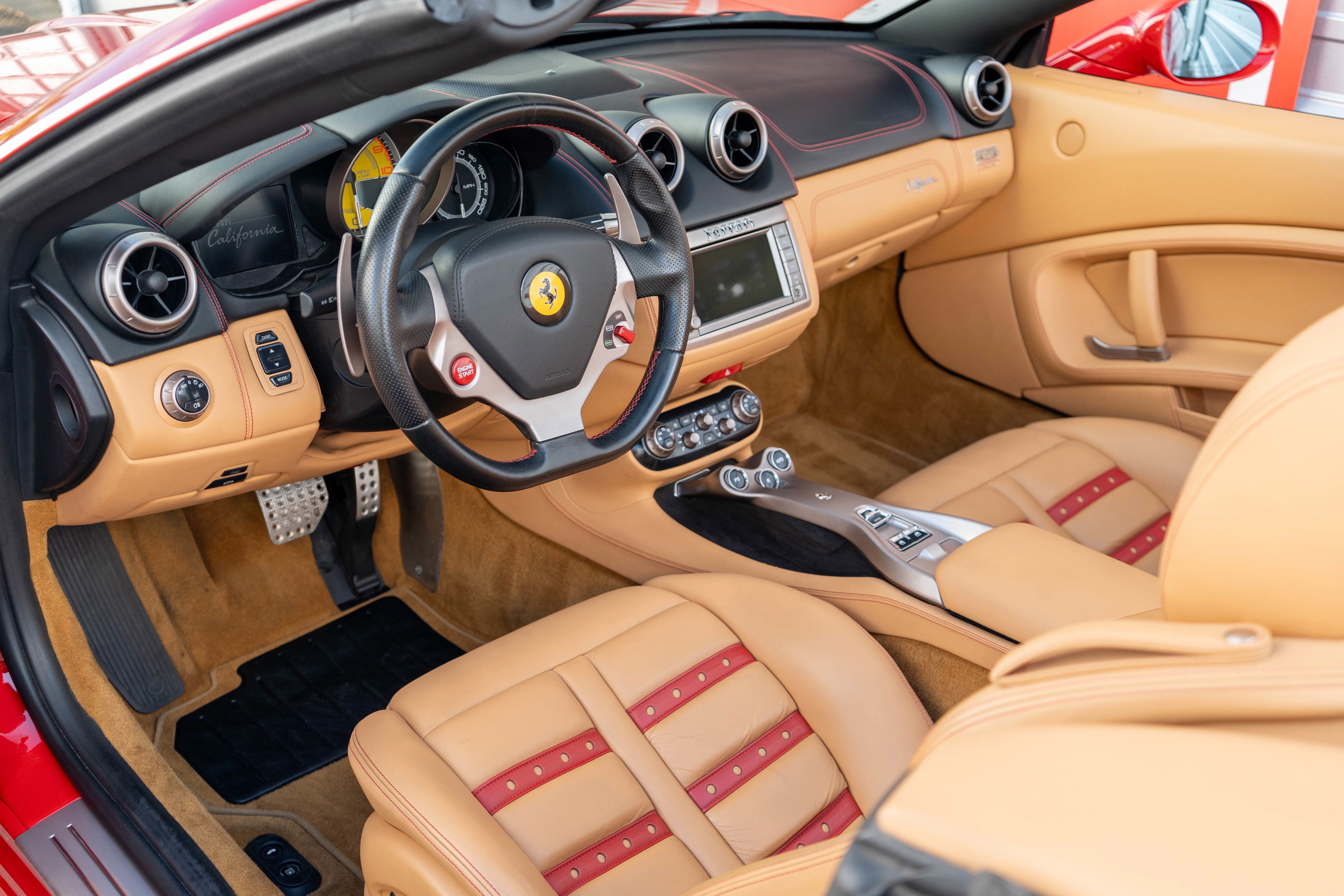 Used 2010 Ferrari California RWD image 10