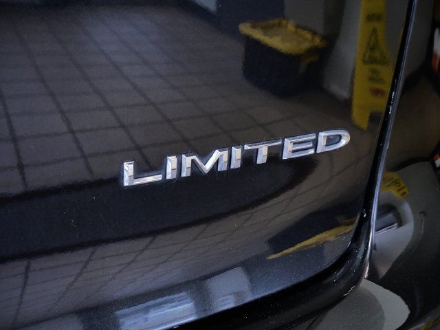 Used 2023 Chrysler Pacifica Limited FWD image 7
