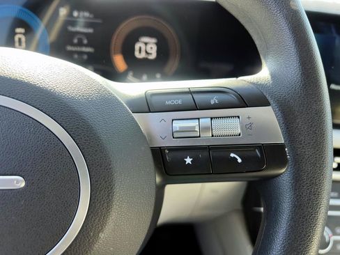 Certified 2025 Hyundai Tucson SE image 24