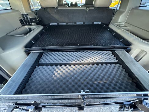 Used 2003 HUMMER H2 w/ Preferred Equipment Group image 19