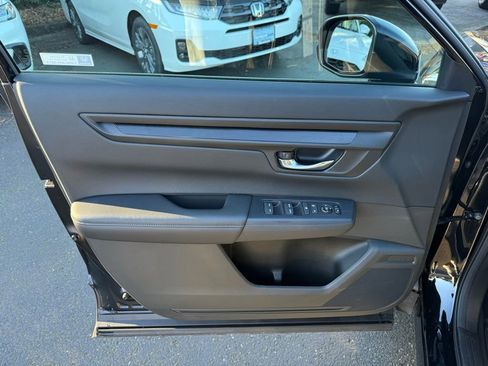 Used 2025 Honda CR-V EX image 14